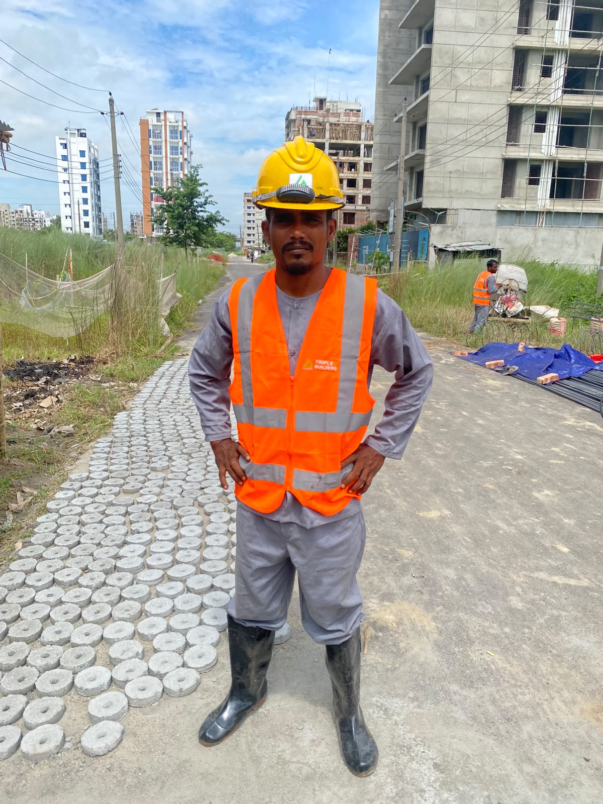 Md. Azizul in full safety gear on the Nessa Vista site