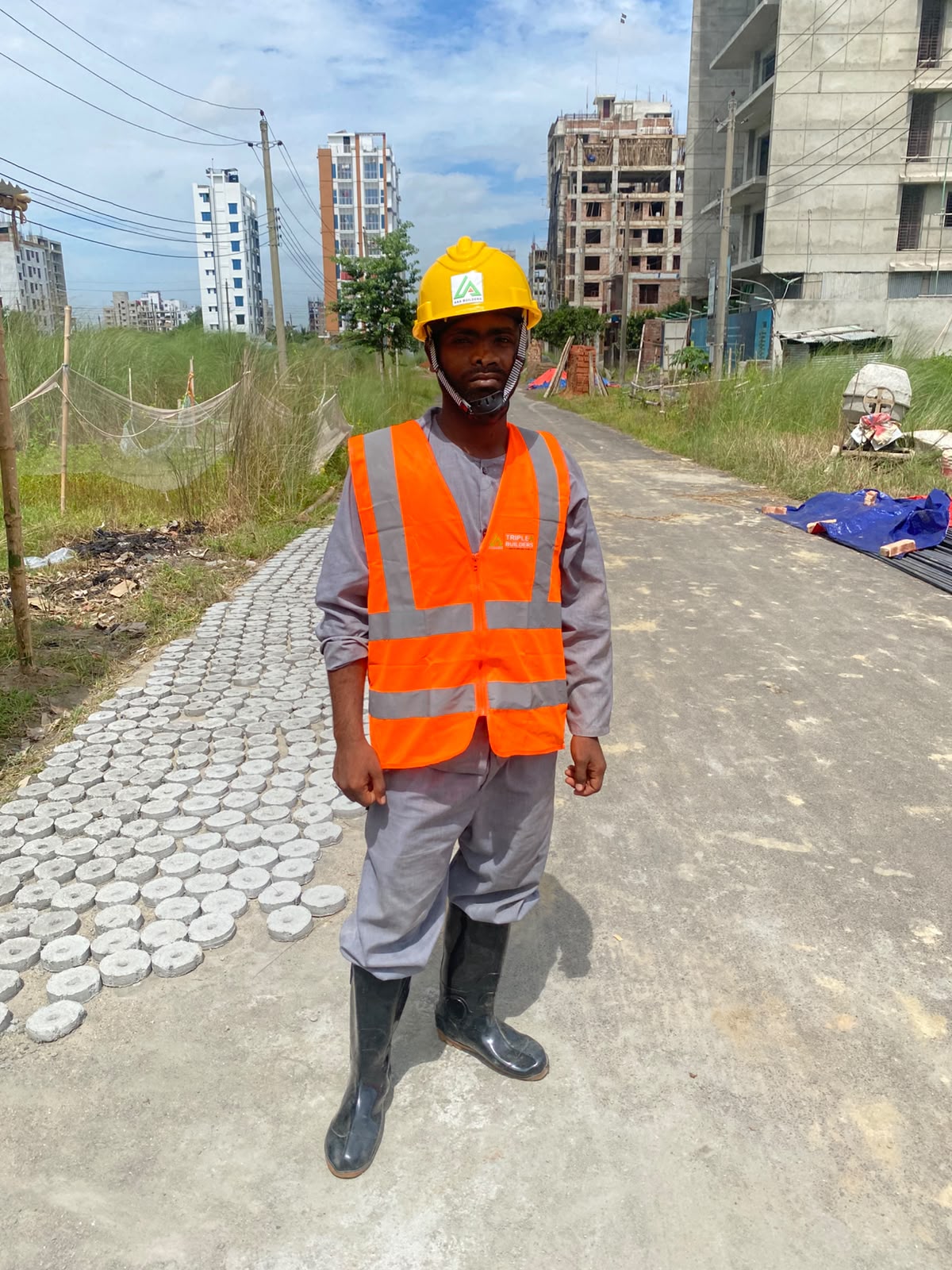 Bellal Hossain in full safety gear on the Nessa Vista site